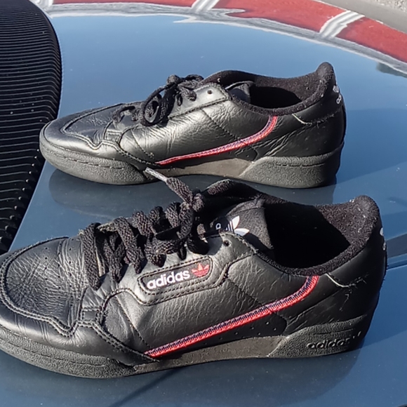 Adidas core black scarlet size 8 in mens - Picture 4 of 4